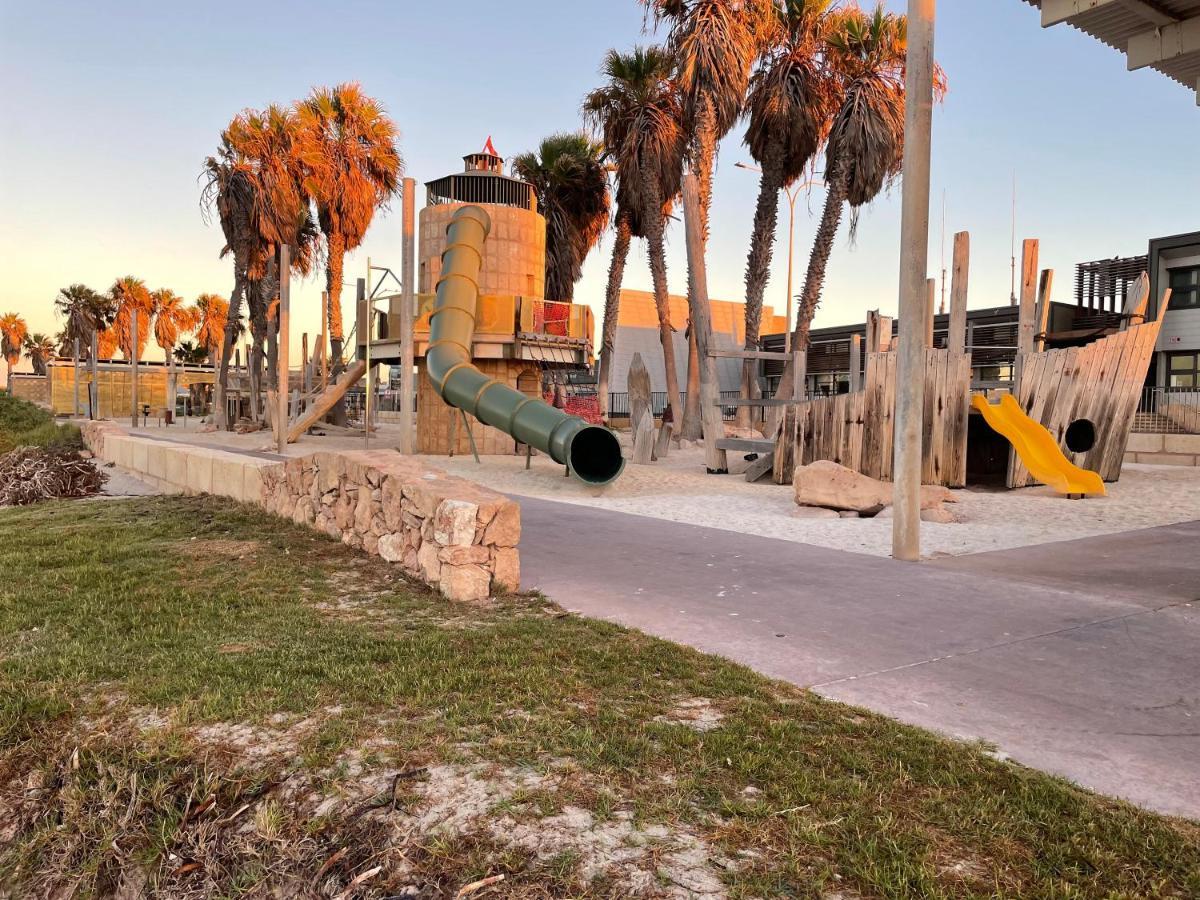 Shark Bay Seafront Apartments Denham Exterior photo