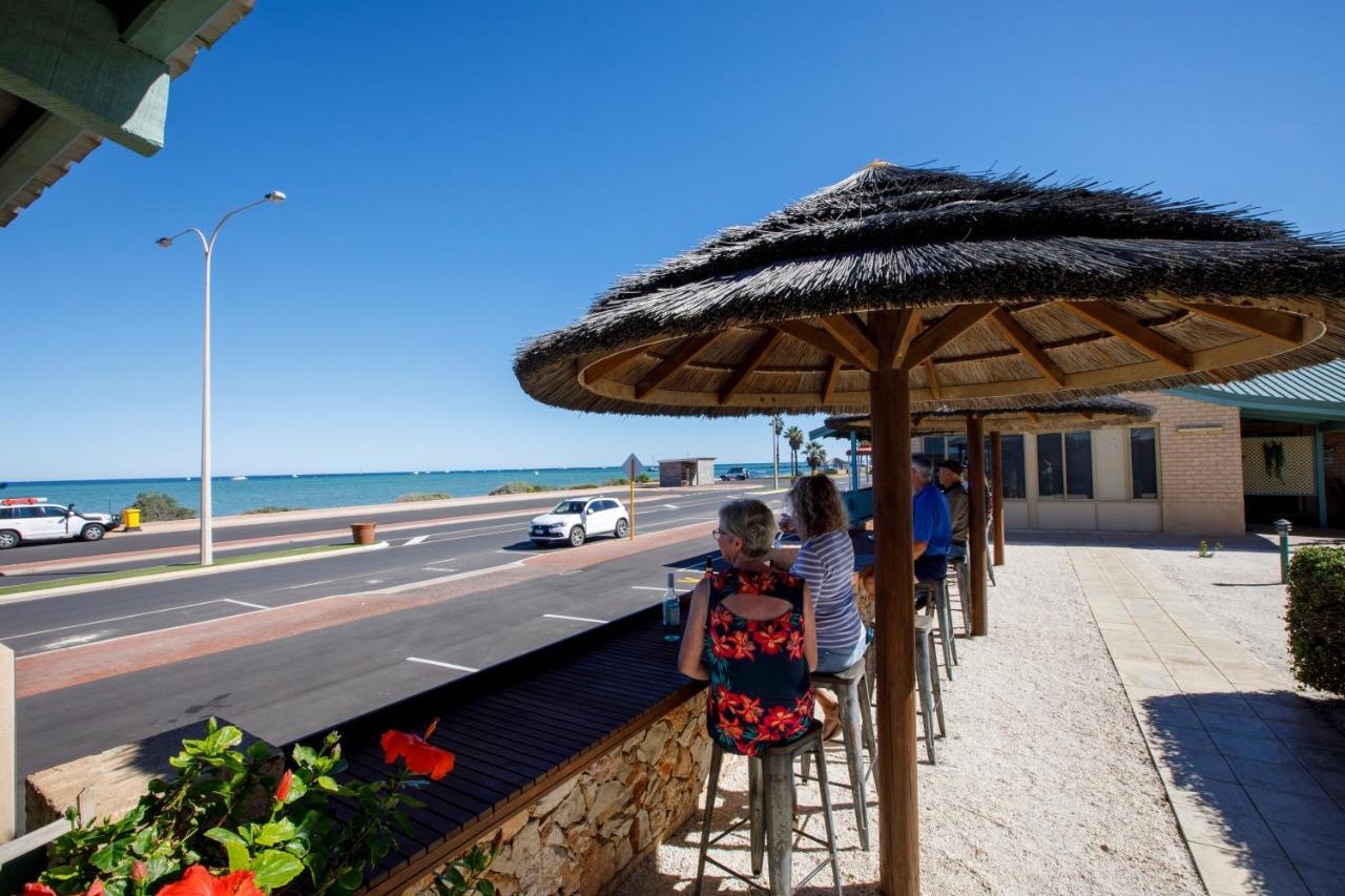 Shark Bay Seafront Apartments Denham Exterior photo