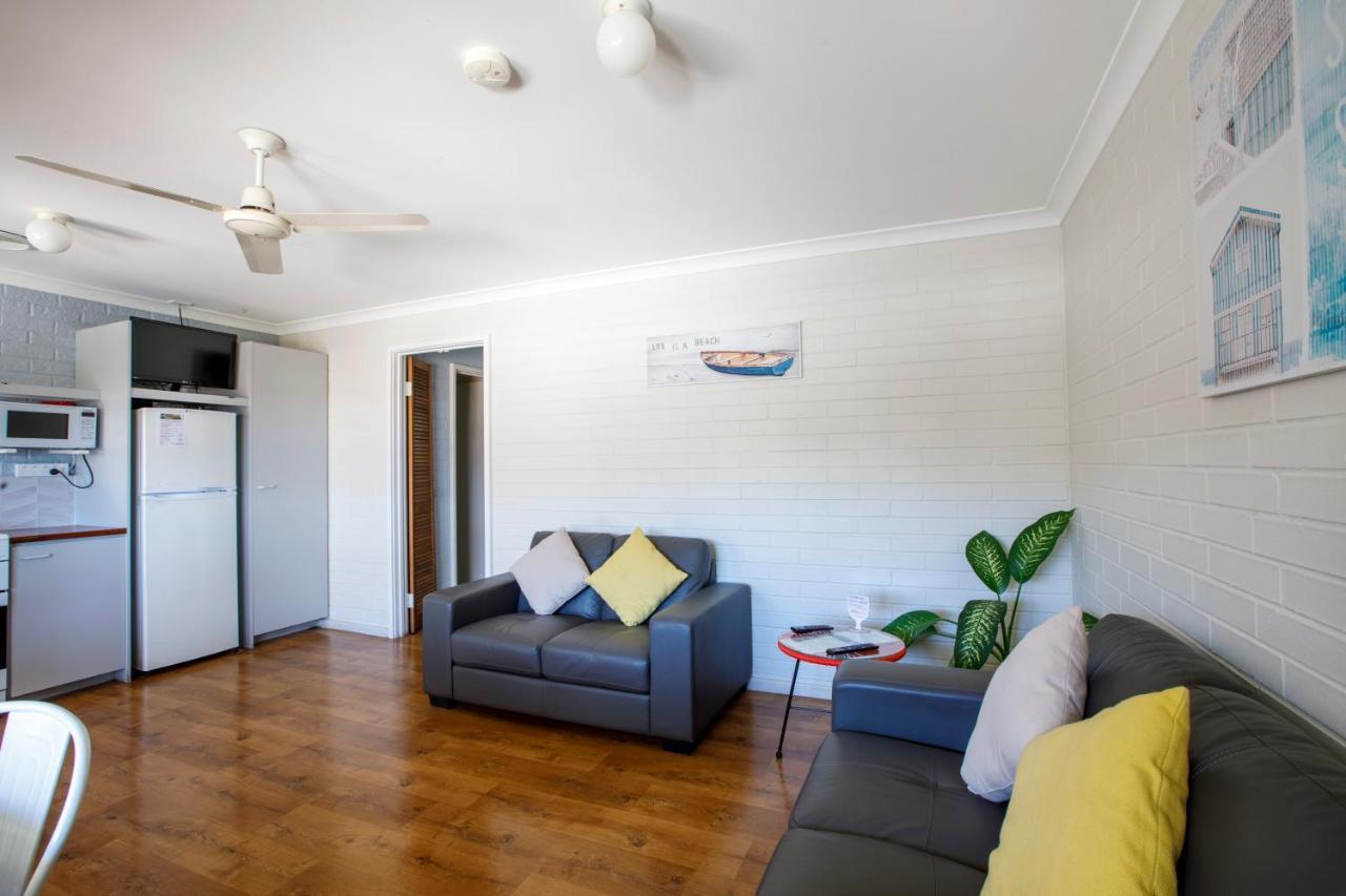 Shark Bay Seafront Apartments Denham Exterior photo